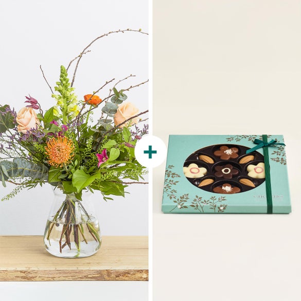 Den unikke påskehilsen med CHO CHO marcipanblomster og chokoladebønner